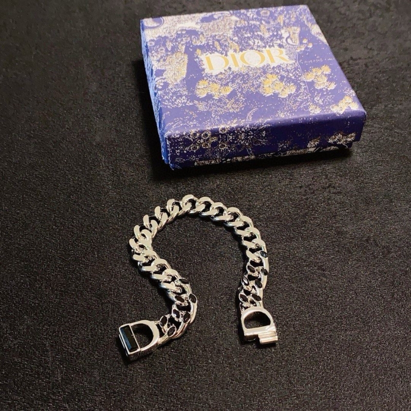 chr1st1an D10r bracelets